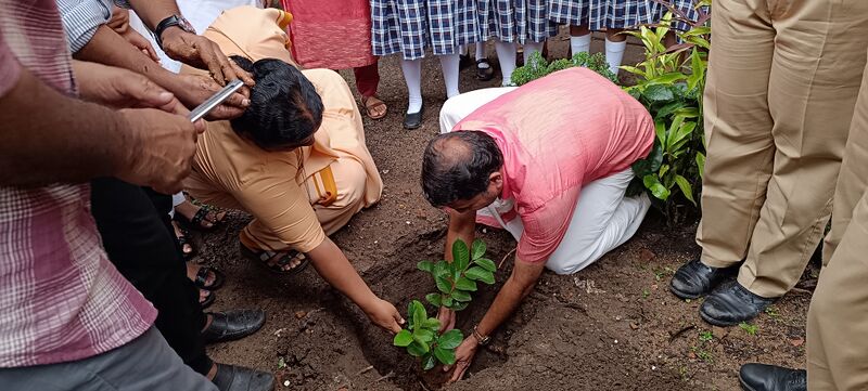 പ്രമാണം:17014-planting tree2026.jpg.jpeg
