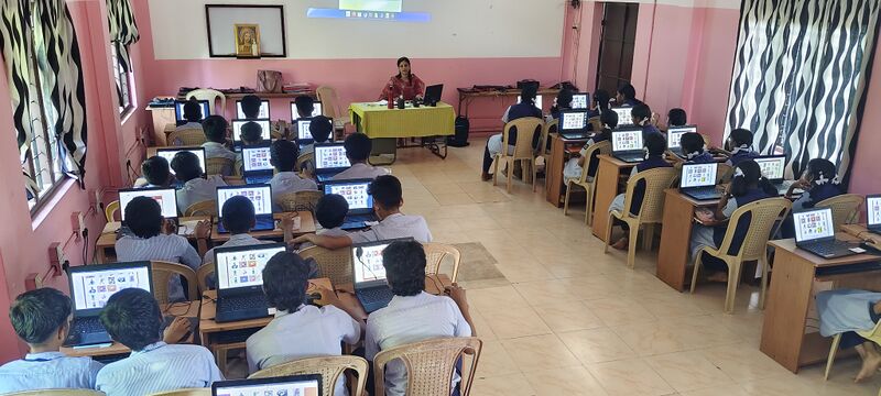 പ്രമാണം:22071-TSR-LK2024 27BATCH training.jpg