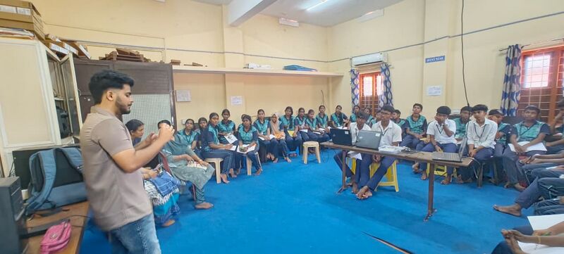 പ്രമാണം:23053robo class1-2025-09-25-20-51-08.jpg