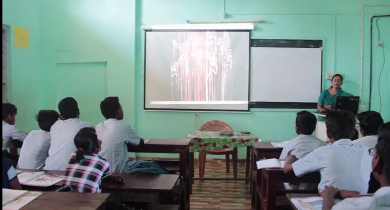 പ്രമാണം:3701 hitechclassroom.jpeg