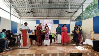 SSLC ക്ക് ഉന്നത വിജയം നേടിയ കുട്ടികൾക്കുള്ള ആദരം അർച്ചക്ക് നൽക്കുന്നു