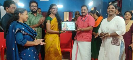 നേമം സ്കൂളിന്റെ ആദരം