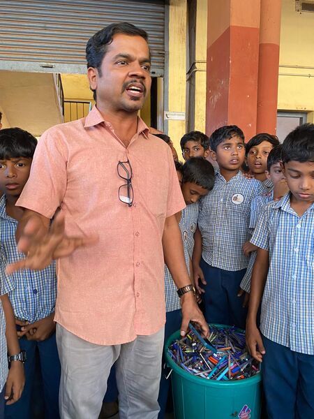 പ്രമാണം:48131-Pen collection-3.jpg