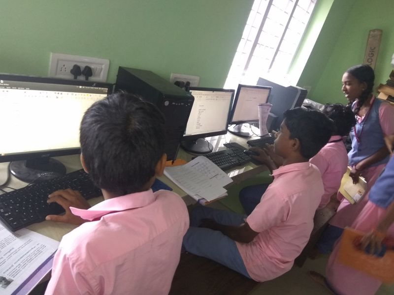 പ്രമാണം:Malayalam typingggg.jpg