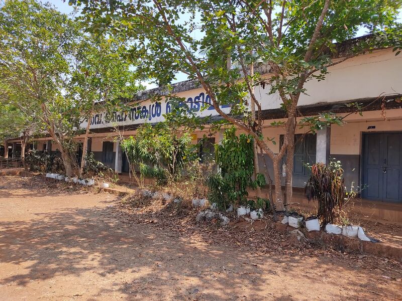 പ്രമാണം:11070-school .jpeg