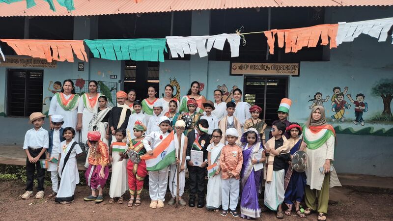 പ്രമാണം:12329 indepentanceday2.jpg