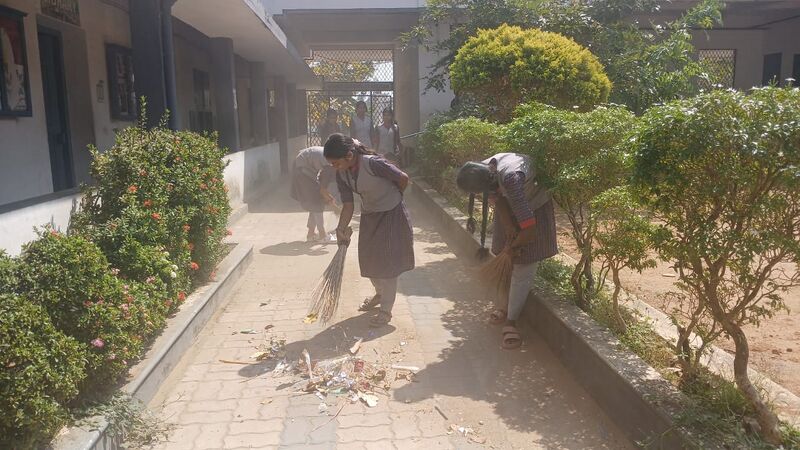 പ്രമാണം:21060 guidescleanin g2.jpg