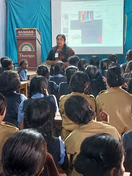 പ്രമാണം:34041 neena251.jpg