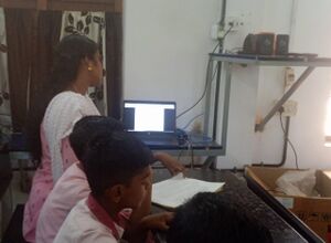 34227 computer class.jpg