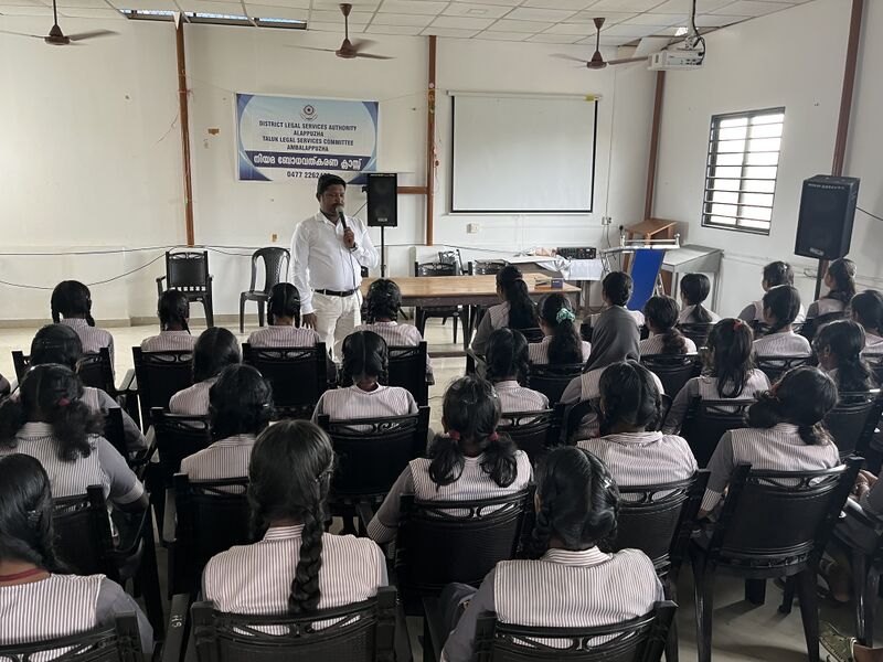 പ്രമാണം:35050 LAW125.jpg