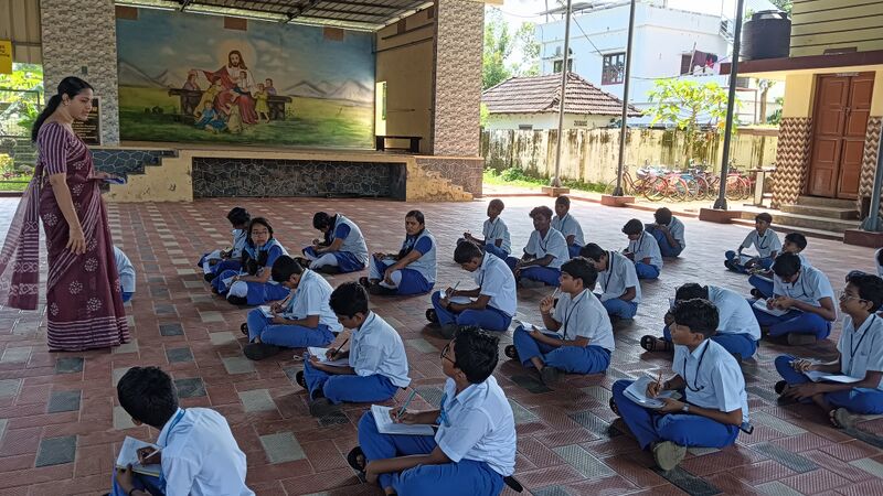 പ്രമാണം:35052 moondayquiz 2526 2.jpg