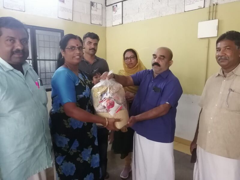 പ്രമാണം:41032 onam kitt 3.jpg