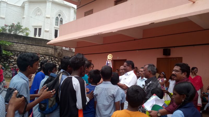 പ്രമാണം:42022 sports day.resized.jpg