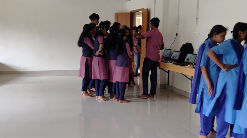 പ്രമാണം:42085 robot 7.jpg