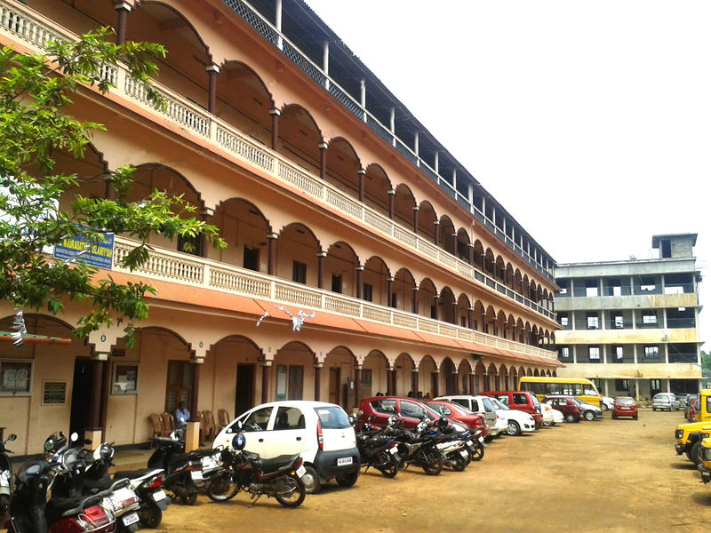 പ്രമാണം:National school.jpg