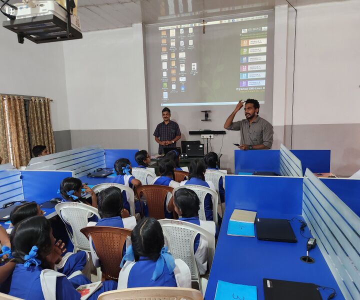 പ്രമാണം:Wikiclass unnisir 35052 237.jpg