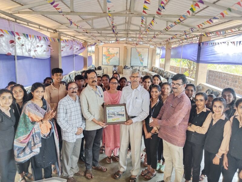 പ്രമാണം:11073 pdhindi 2.jpg