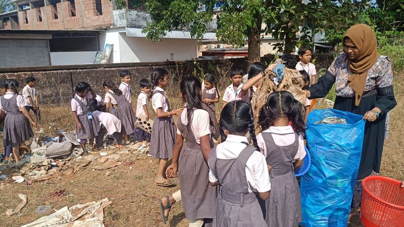 പ്രമാണം:11204 cleaning.jpg