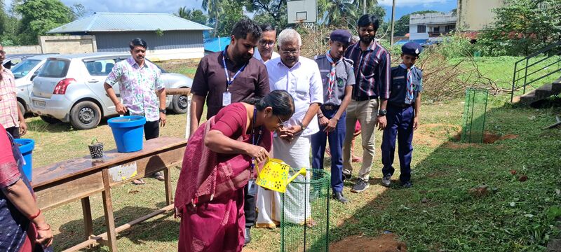 പ്രമാണം:21060 KHS HIROSHIMA DAY2.jpg