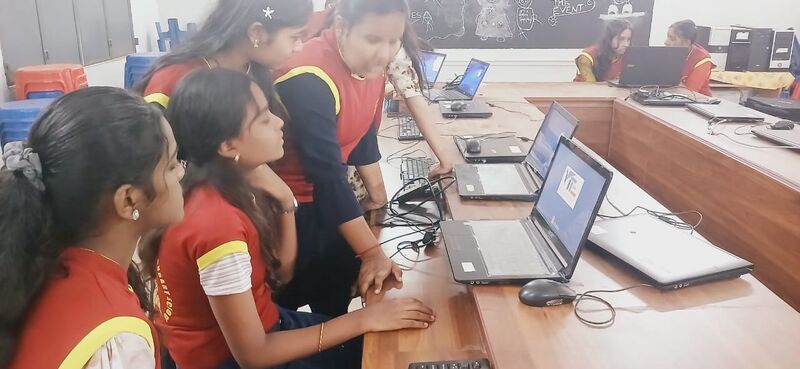 പ്രമാണം:21060 lk installation fest8.jpg