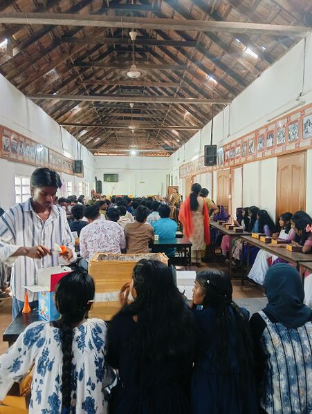 പ്രമാണം:23004 class10 farewell.jpg