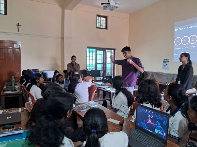 പ്രമാണം:23008-Robotics .jpg