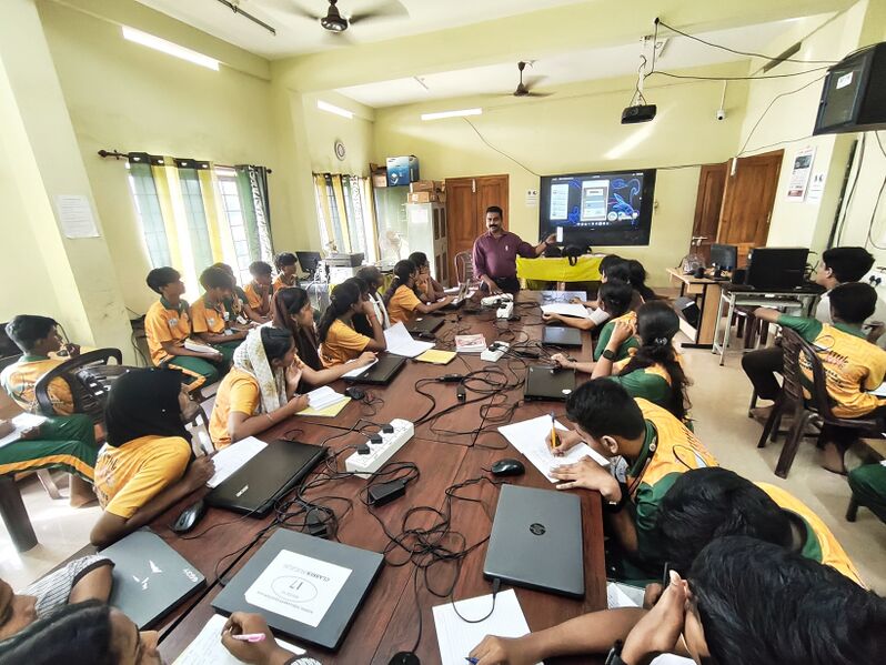 പ്രമാണം:41059-lk - parliament training 25.jpg