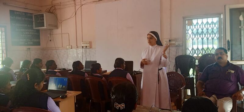 പ്രമാണം:45050 lk camp 1.jpeg