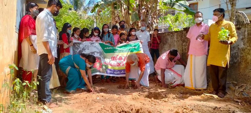പ്രമാണം:School Pachakkari Thottam.jpg