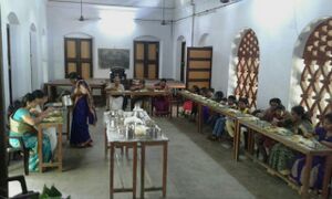 പൂർവ സ്ഥാപനത്തിലെ ഓണസദ്യ.jpg
