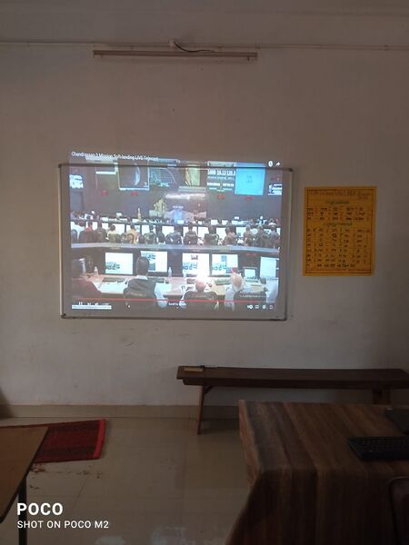 പ്രമാണം:13084 hightech smartclass.jpg