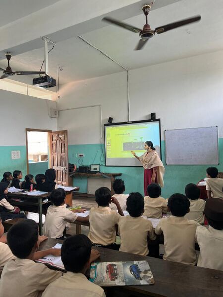 പ്രമാണം:13732 SMARTCLASS.jpeg