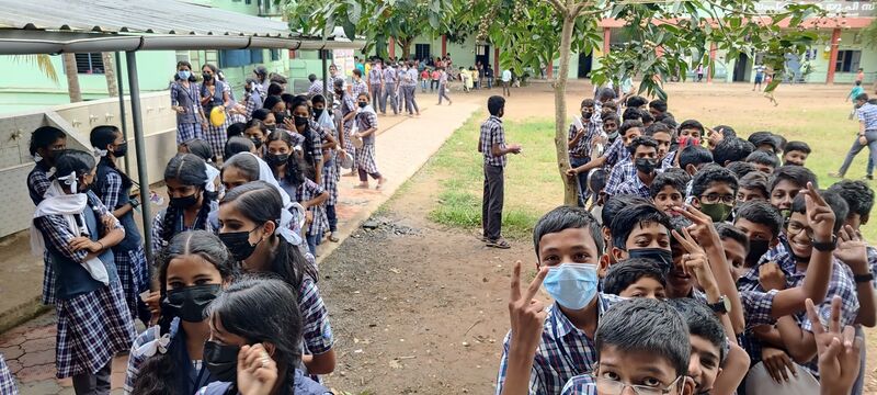 പ്രമാണം:15051 voting 1.jpg