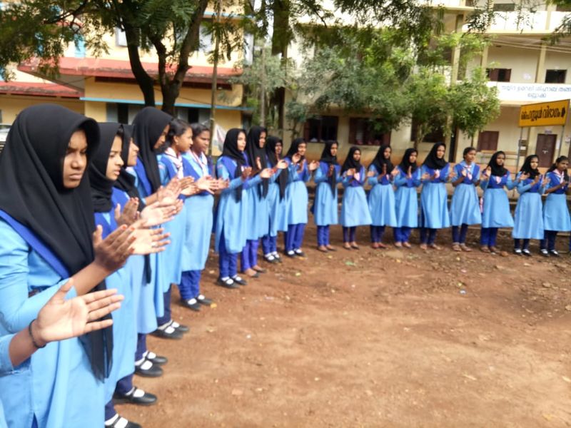 പ്രമാണം:19015-Scout Scarf Day12.jpeg