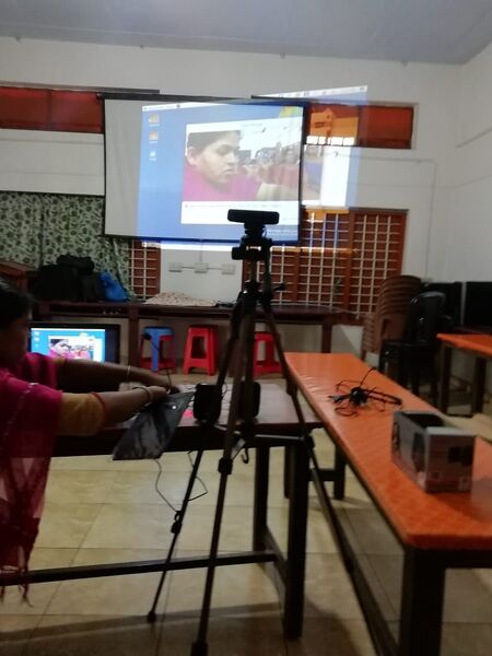 പ്രമാണം:28002-videoconferencing.jpg