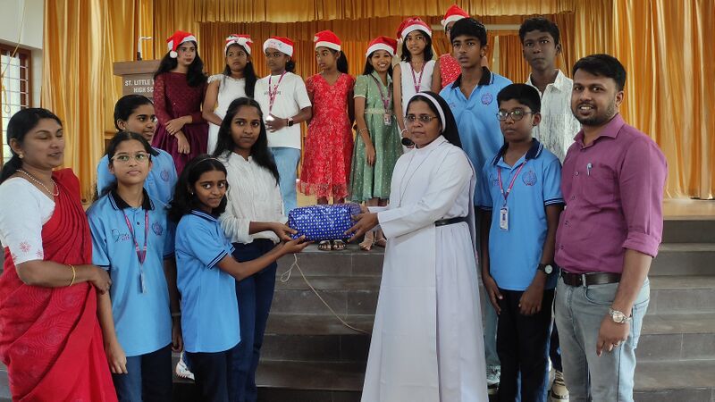 പ്രമാണം:28041 Robotics KIT 1 LK.jpg