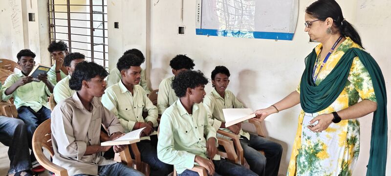 പ്രമാണം:38080 PTA reading 26 3.jpg