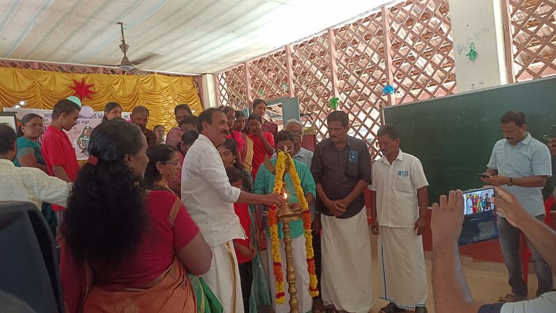 പ്രമാണം:39001 pravesanothsavam 2.jpg