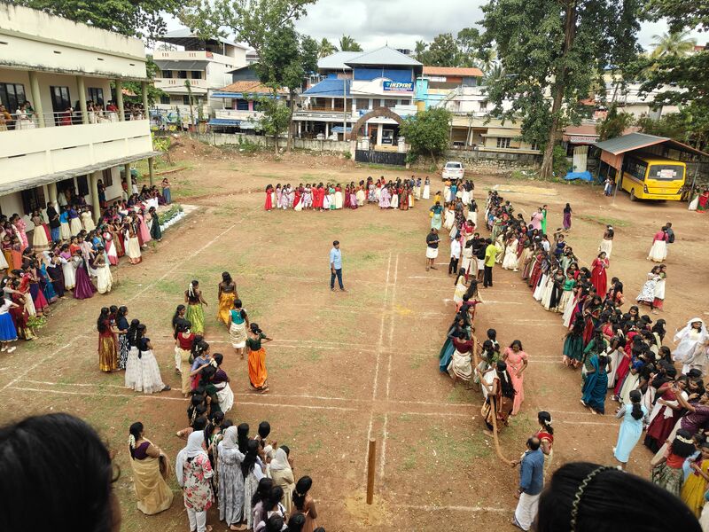 പ്രമാണം:42008 onam2512.jpg