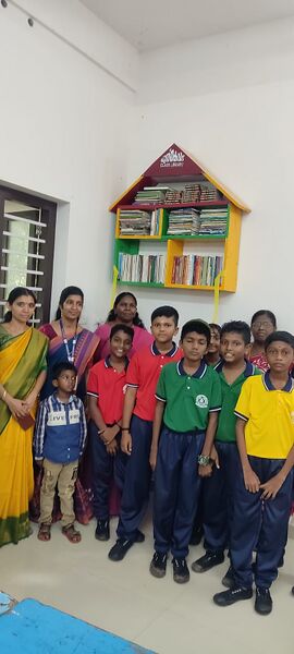 പ്രമാണം:44354 PUSTHAKA VEEDU 1.jpg