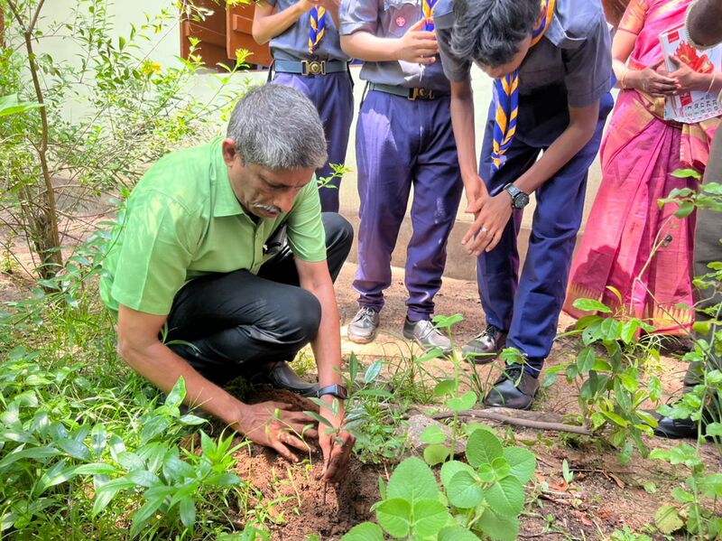 പ്രമാണം:Eng club 35052 20235.jpeg