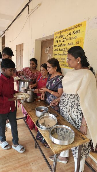 പ്രമാണം:Lk camp food time.jpg