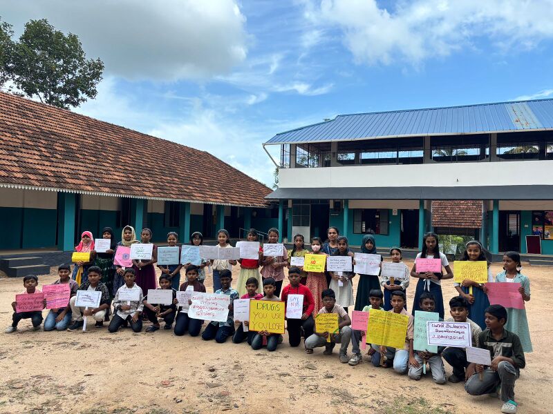 പ്രമാണം:Ylm 42340 1.jpg