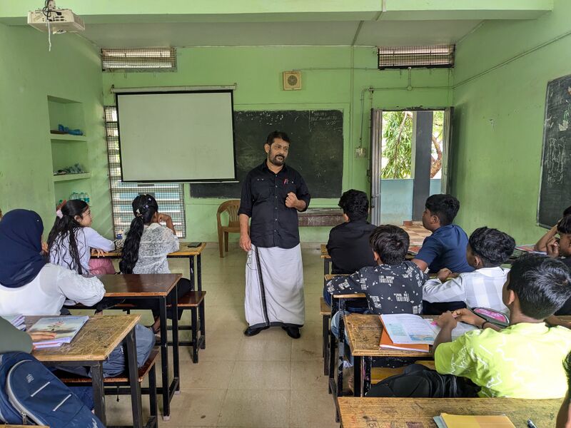 പ്രമാണം:12039 public1.jpg