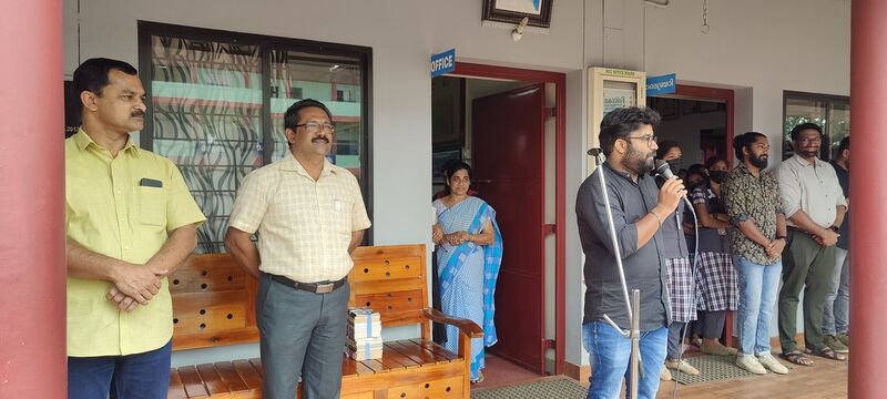 പ്രമാണം:15051 former students.jpg