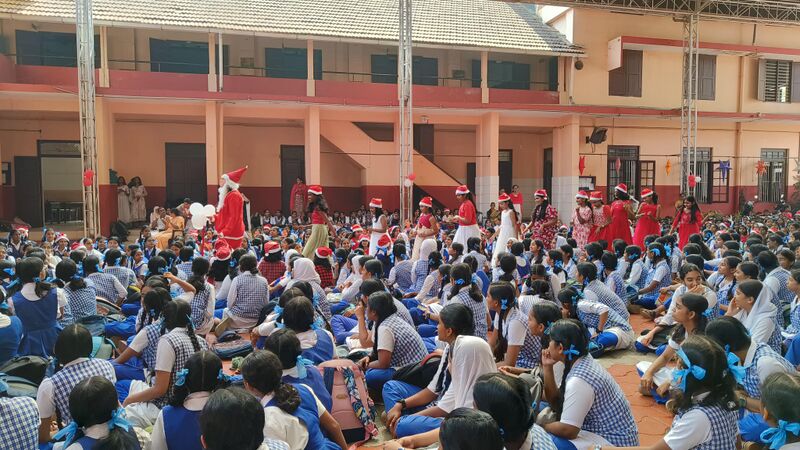 പ്രമാണം:16002 xmas2025 2.jpg