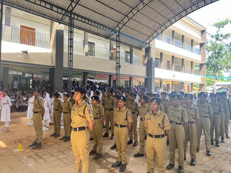 പ്രമാണം:18368-hitech building.jpg