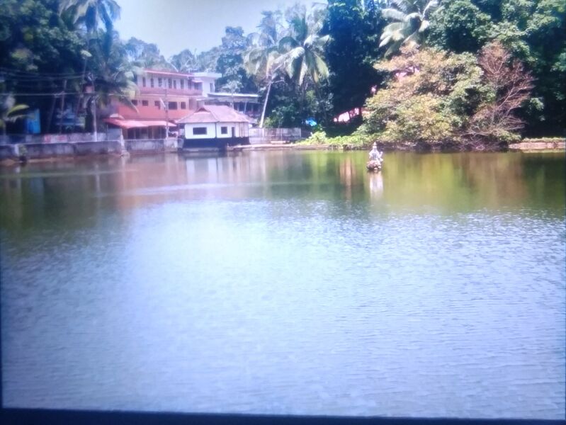 പ്രമാണം:19045 temle pond.jpg