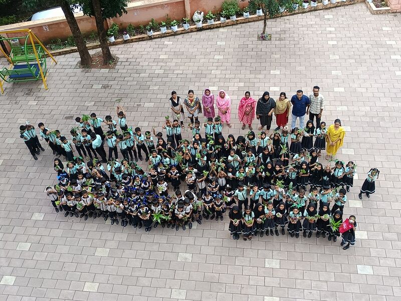 പ്രമാണം:19817 suhrthdinam 25 26 1.jpg