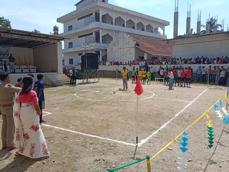 പ്രമാണം:21072 Pravesanolsavam26-27 3jpeg.jpeg